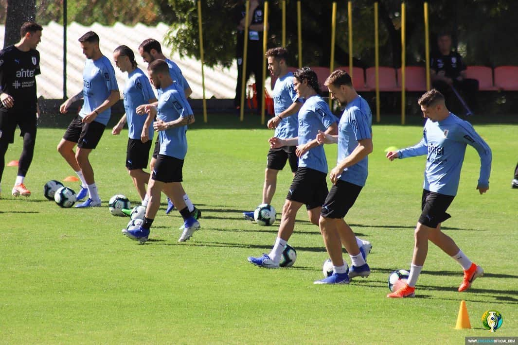 エディンソン・カバーニさんのインスタグラム写真 - (エディンソン・カバーニInstagram)「Entrenamiento a la mañana en Belo Horizonte #CopaAmérica 💪🇺🇾 Entrainement du matin a Belo Horizonte #CopaAmérica 💪🇺🇾 Allenamento mattutino in Belo Horizonte #CopaAmérica 💪🇺🇾 Morning training in Belo Horizonte #CopaAmérica 💪🇺🇾」6月16日 2時59分 - cavaniofficial21