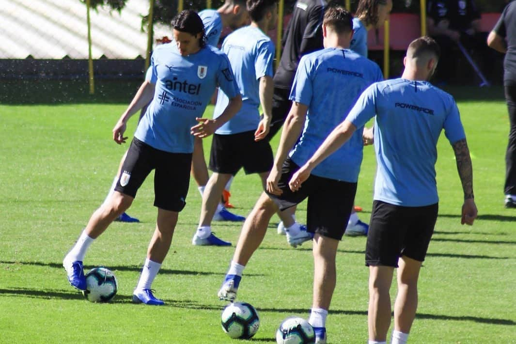 エディンソン・カバーニさんのインスタグラム写真 - (エディンソン・カバーニInstagram)「Entrenamiento a la mañana en Belo Horizonte #CopaAmérica 💪🇺🇾 Entrainement du matin a Belo Horizonte #CopaAmérica 💪🇺🇾 Allenamento mattutino in Belo Horizonte #CopaAmérica 💪🇺🇾 Morning training in Belo Horizonte #CopaAmérica 💪🇺🇾」6月16日 2時59分 - cavaniofficial21