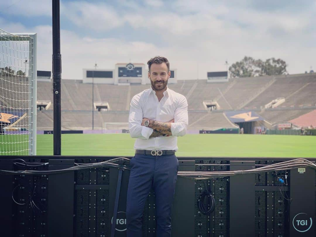 マルク・クロサスさんのインスタグラム写真 - (マルク・クロサスInstagram)「Hoy inicia la @goldcup #CopaOro en un escenario histórico: el #RoseBowlStadium. Un reto más en mi carrera, con jornadas interminables de trabajo y alejado de los que más amo, pero rodeado de los mejores y aprendiendo día a día de ellos. Tenemos el mejor equipo. ¡A disfrutar!」6月16日 3時06分 - marccrosas