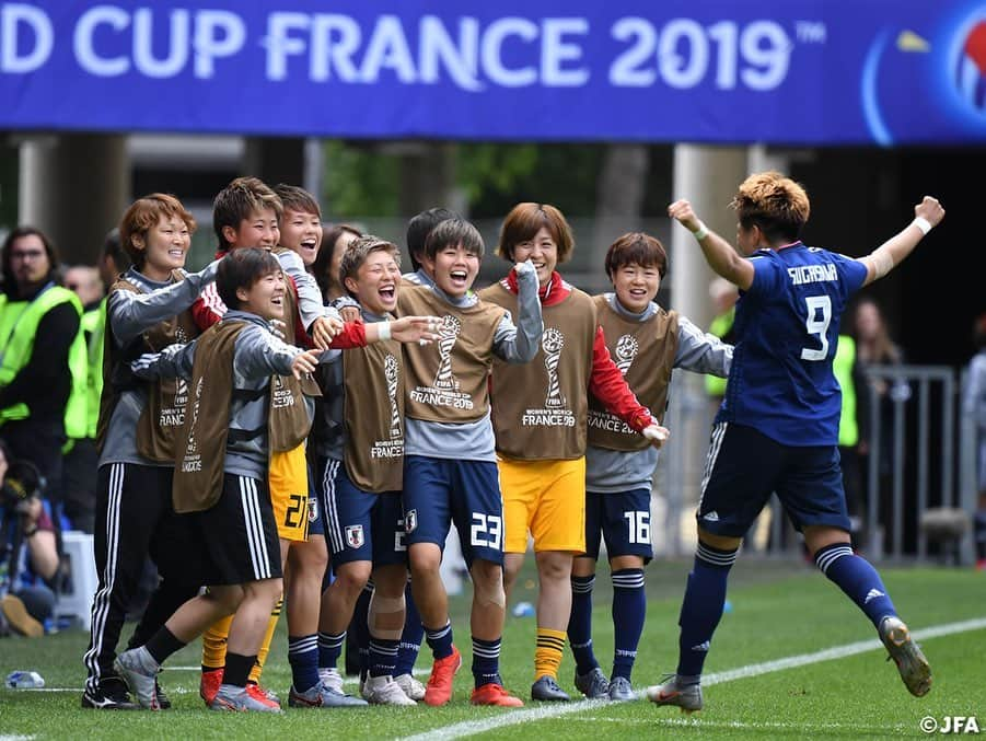 日本サッカー協会さんのインスタグラム写真 - (日本サッカー協会Instagram)「📸MATCH PHOTO ・ 前半37分、#菅澤優衣香 選手がPKを獲得し、追加点！⚽️🥅✨ ・ FIFA女子ワールドカップフランス2019 📅6/14 日本時間22:00キックオフ 📍Roazhon Park #なでしこジャパン 🇯🇵 2-1 🏴󠁧󠁢󠁳󠁣󠁴󠁿スコットランド ⚽️23分 #岩渕真奈 ⚽️37分 #菅澤優衣香 ・ ✍️JFA.jpでは、活動レポートを掲載中！ ・ ＜FIFA女子ワールドカップフランス2019＞ なでしこジャパン🇯🇵試合日程  6/10 25:00｜0-0アルゼンチン🇦🇷 6/14 22:00｜2-1 スコットランド🏴󠁧󠁢󠁳󠁣󠁴󠁿 6/20 04:00｜vsイングランド🏴󠁧󠁢󠁥󠁮󠁧󠁿 📺フジテレビ系列、NHK BS、J SPORTSで生中継！ ・ #nadeshiko #世界のなでしこ #なでしこジャパン#FIFAWWC」6月16日 3時19分 - japanfootballassociation