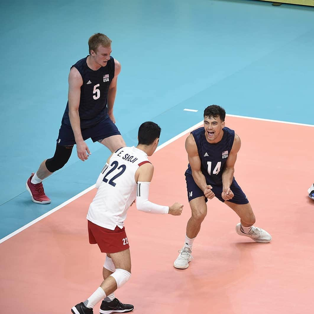 USA Volleyballさんのインスタグラム写真 - (USA VolleyballInstagram)「📣WOOHOO! The U.S. Men 🇺🇸 beat Germany 🇩🇪, 25-22, 21-25, 25-19, 25-20 on Saturday at #VNL to improve to 4-4.」6月16日 3時17分 - usavolleyball