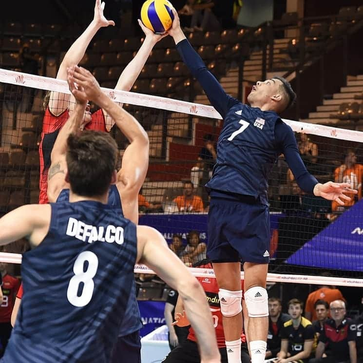 USA Volleyballさんのインスタグラム写真 - (USA VolleyballInstagram)「📣WOOHOO! The U.S. Men 🇺🇸 beat Germany 🇩🇪, 25-22, 21-25, 25-19, 25-20 on Saturday at #VNL to improve to 4-4.」6月16日 3時17分 - usavolleyball