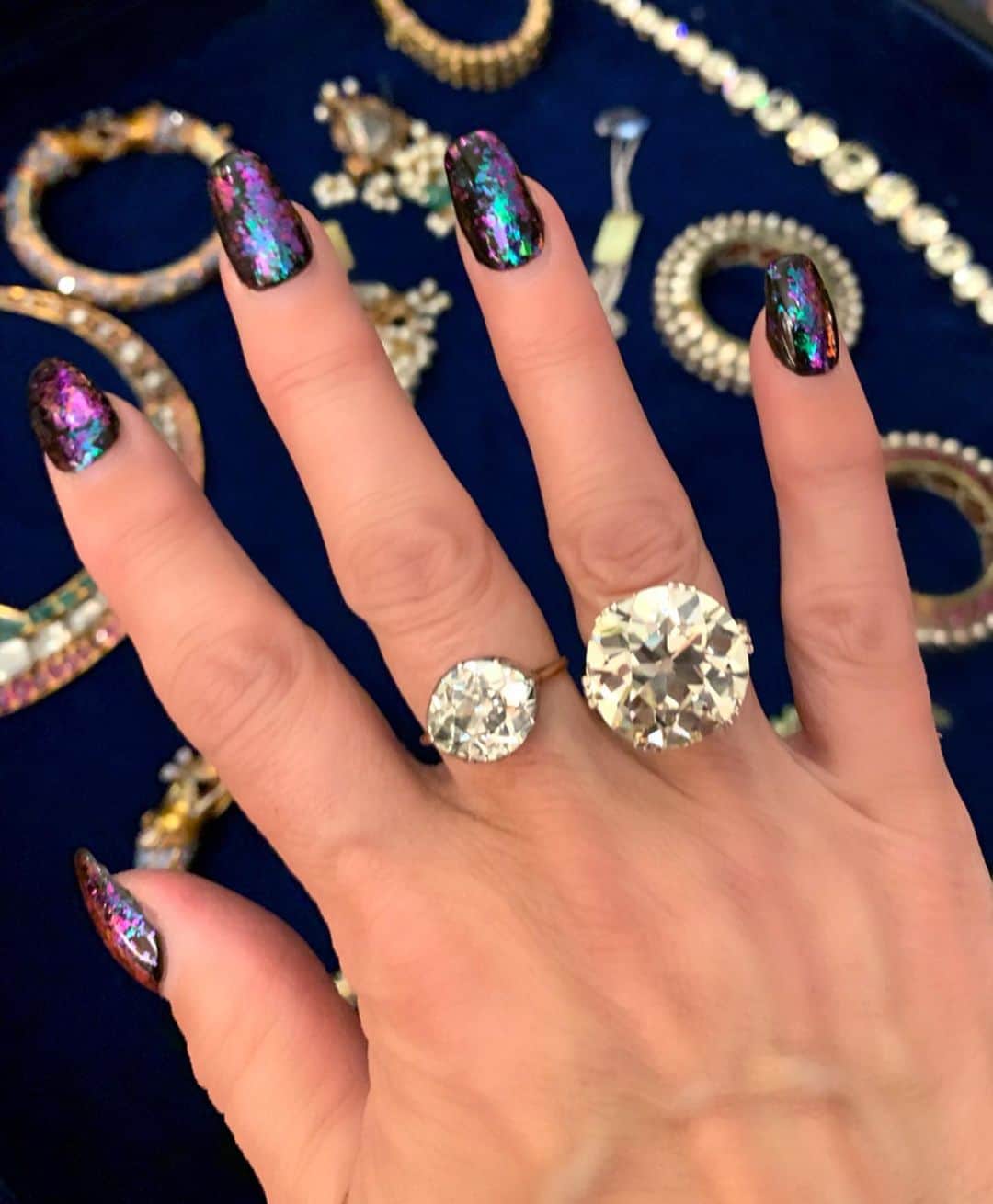 ジェニファー・ティリーさんのインスタグラム写真 - (ジェニファー・ティリーInstagram)「Mughals & Maharajahs: an afternoon at #Christies, swooning over the gorgeous jewelry of the #althanicollection. #pearls, #rubies #emeralds #sapphires #diamonds #Indianjewelry」6月16日 3時24分 - jennifertilly