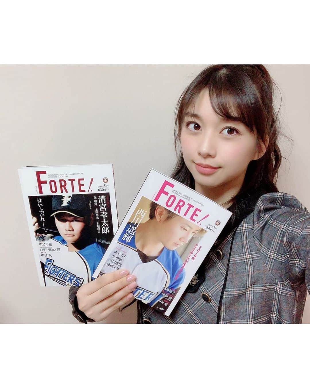 牧野真莉愛さんのインスタグラム写真 - (牧野真莉愛Instagram)「♡ ♡ ⚾️ファイターズオフィシャルマガジン『FORTE』2019年7月号⚾️ 6月15日発売✨ ♡ ⚾️『FIGHTERS THE MOVIE ～Challenge with Dream～』Blu-ray版・DVD版⚾️ 発売中✨ ♡ ♡  #北海道日本ハムファイターズ #中田翔 選手❤ #gaorasports #HBCラジオ #lovefighters #飛び出せ新時代 #fightersgoods #FORTE 2019年3月号･5月号はこちら🎀 #限定ブックレット に#モーニング娘19#牧野真莉愛 #morningmusume19」6月16日 9時07分 - maria_makino.official