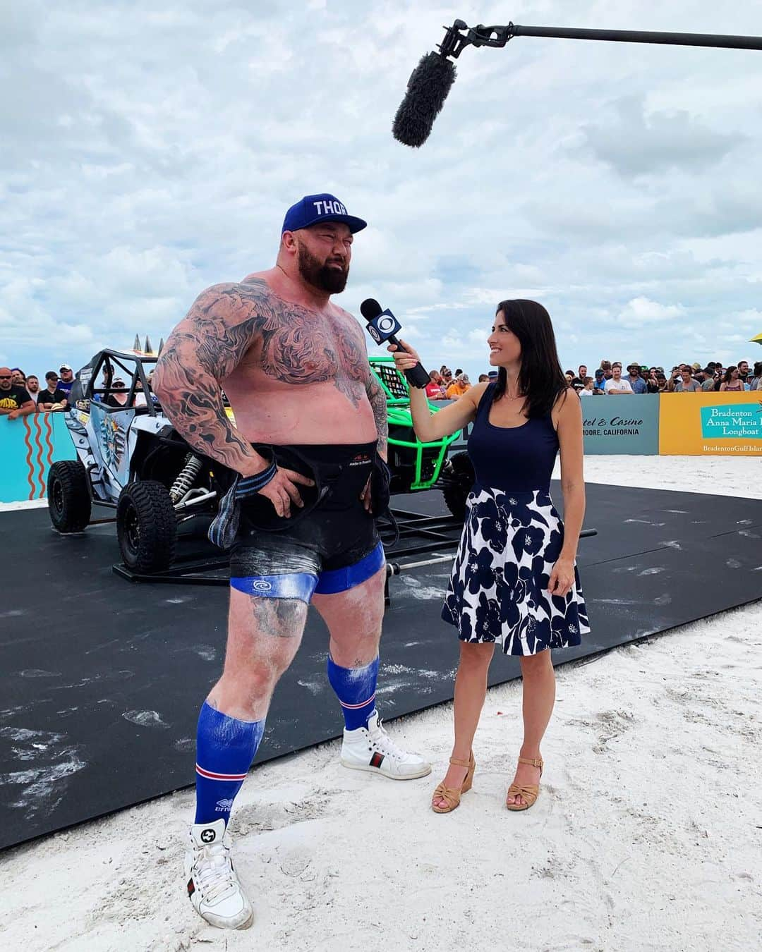 ジェニー・デルさんのインスタグラム写真 - (ジェニー・デルInstagram)「I feel like I’m getting taller. Right, @thorbjornsson?  #TheMountain #Thor @theworldsstrongestman」6月16日 3時49分 - jennydell_