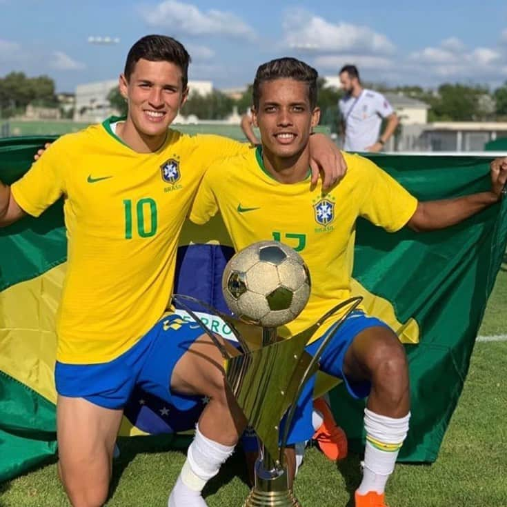 コリンチャンスさんのインスタグラム写真 - (コリンチャンスInstagram)「Campeões do Torneio de Toulon com a Seleção Brasileira! Parabéns, @mateusviital! Parabéns, @pedrovictor38_! 👏🏾🇧🇷🏆⚫️⚪️ #VaiBrasil #VaiCorinthians」6月16日 4時14分 - corinthians