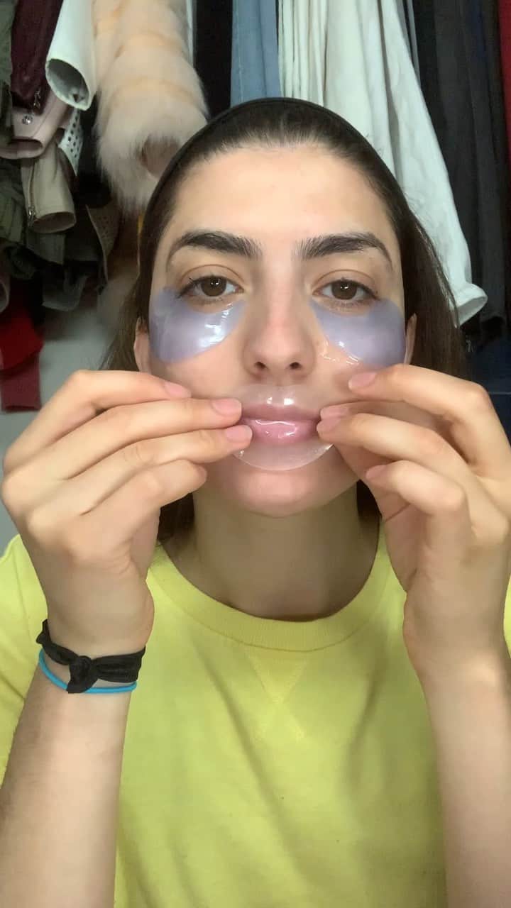 レイチェル・レビンのインスタグラム：「I didn’t wear makeup today so here’s my night time routine when I’m just doing it because I’m bored」