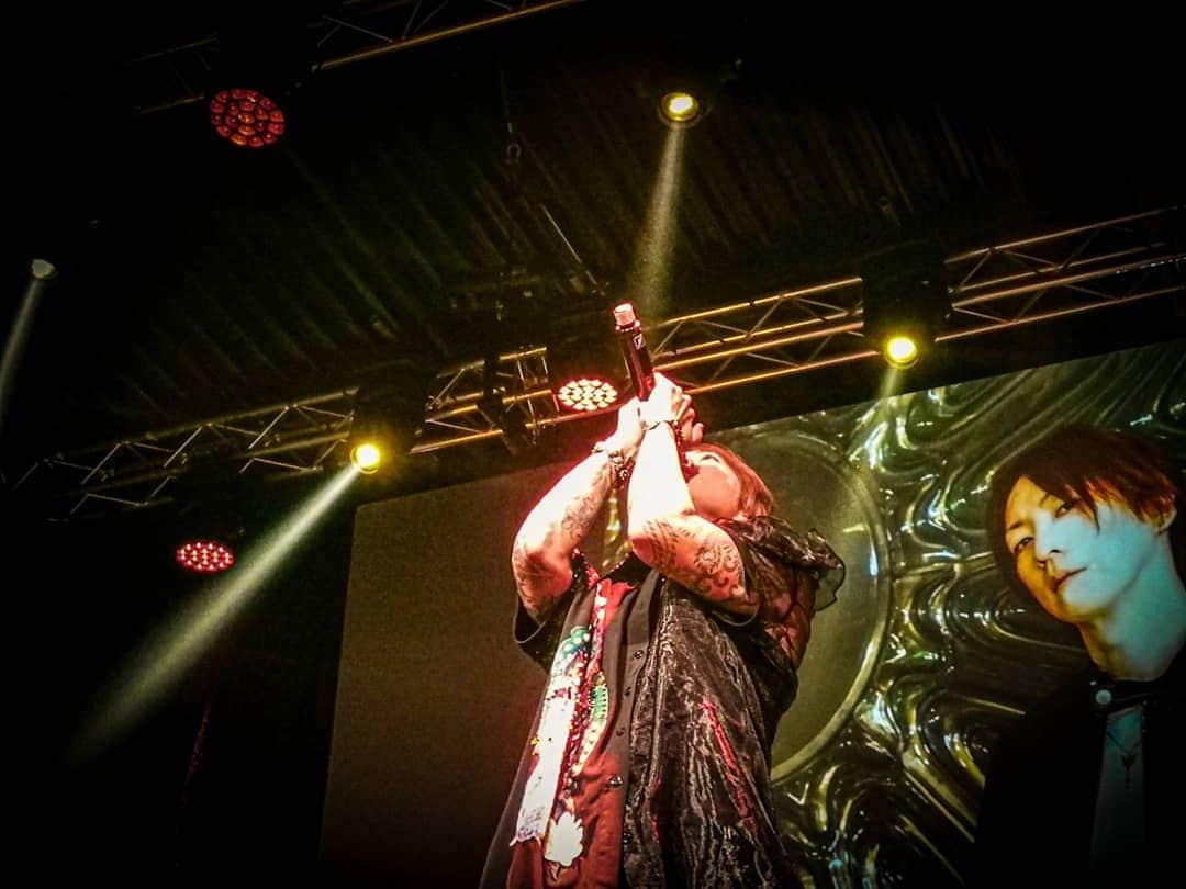 のインスタグラム：「Thanks give great energy that call and responce #animecon  photo by @nasakenai」