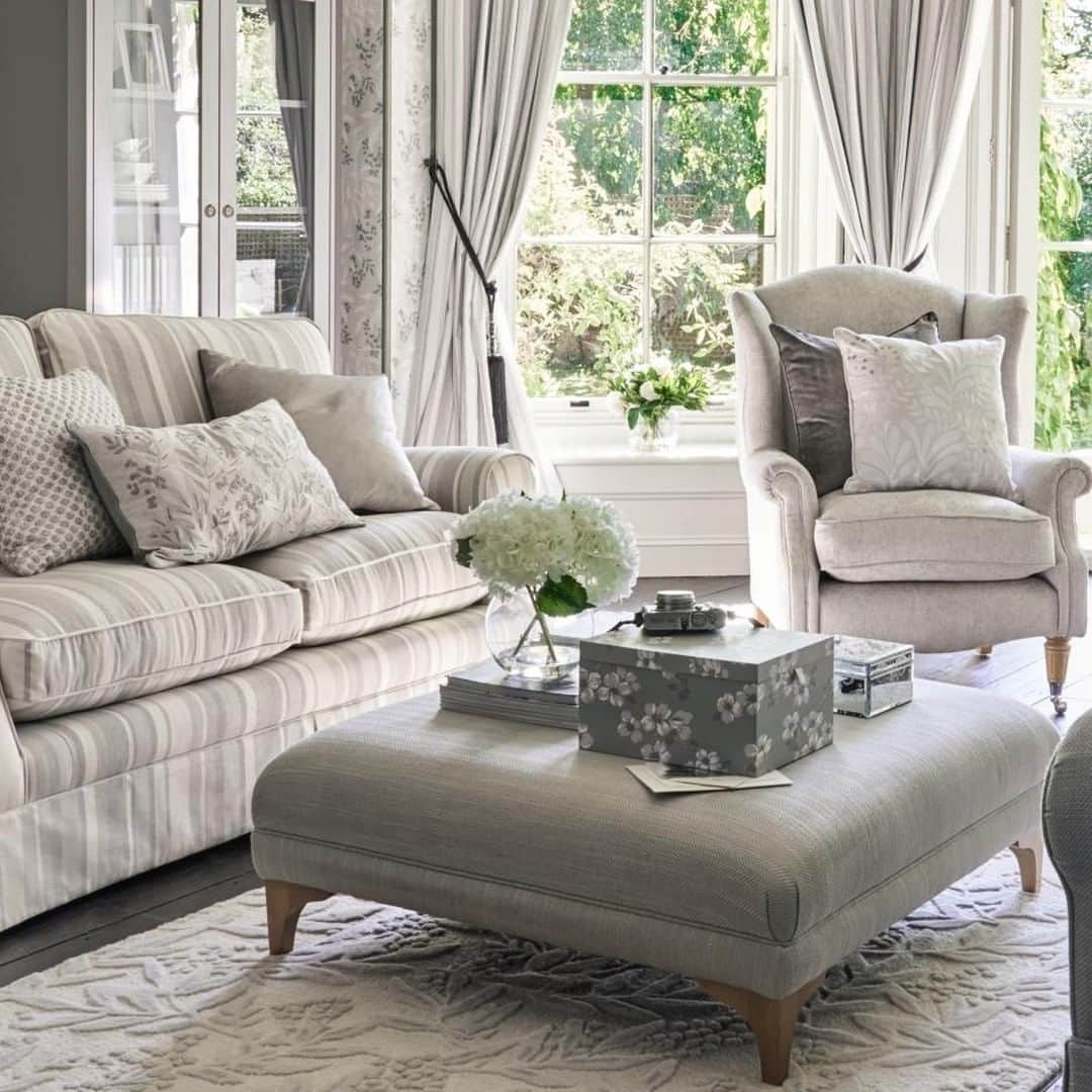 ローラアシュレイのインスタグラム：「From providing occasional footrest to displaying decorative home accessories, footstools & pouffes are the interior gifts that just keep on giving. How do you use yours? Don't forget there's an extra 10% off all home sale now on!」