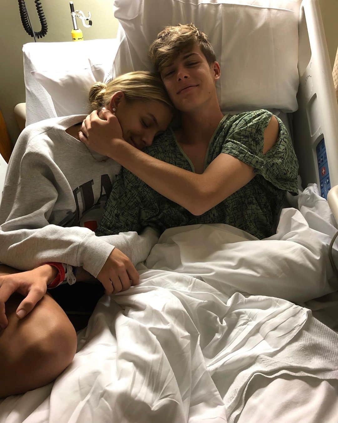 Blake Grayさんのインスタグラム写真 - (Blake GrayInstagram)「All of my love goes to this girl right here, she means the world to me. She always knows how to make the best out of things. For the past week and a half I’ve been in the hospital.. as most of y’all know 4 weeks ago I came into the hospital with a hole in my esophagus.. I had to go straight into surgery the next day where they put a esophageal stent in to close up the hole. Last Friday I came back to the hospital for a check up and unfortunately the stent migrated all the way down to my small intestine. I have been through so much in my life and this has to be the hardest obstacle for me to overcome. I’ve lost over 20 pounds in a week and half and I have never felt more weak. I had to undergo two surgeries and unfortunately they couldn’t retrieve the stent ): I’m on my way back to my hometown to do more surgeries and hopefully get this thing out of me lol.. 😂 I’m so thankful for liv because she has taught me that everything will be okay in the end and that this is just a bump in the road. She has lifted me up and has given me hope that if I can recover from this I can recover from anything.」6月16日 4時30分 - blakegray