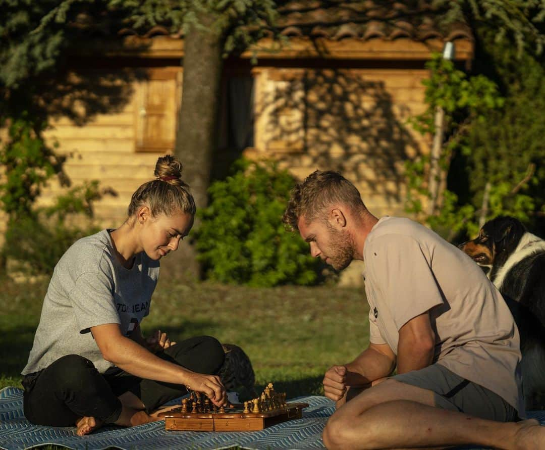 ケビン・マイヤーさんのインスタグラム写真 - (ケビン・マイヤーInstagram)「This kind of day off 🏡☀️🌳♟😌 But I lose 🤬」6月16日 4時34分 - mayer.deca