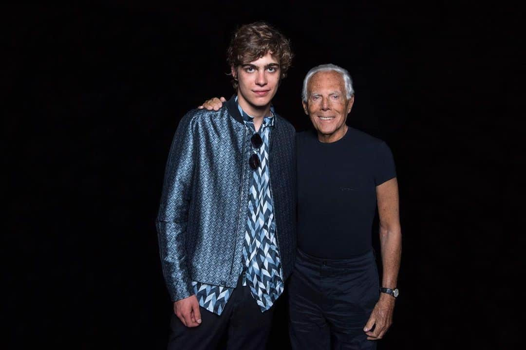 Armani Officialさんのインスタグラム写真 - (Armani OfficialInstagram)「Mr Armani with some of the special guests at the #EmporioArmani SS20 fashion show held during #mfw @niallhoran @alefella #arturomuselli #lorenzozurzolo」6月16日 4時40分 - emporioarmani