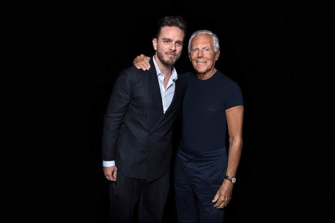 Armani Officialさんのインスタグラム写真 - (Armani OfficialInstagram)「Mr Armani with some of the special guests at the #EmporioArmani SS20 fashion show held during #mfw @niallhoran @alefella #arturomuselli #lorenzozurzolo」6月16日 4時40分 - emporioarmani