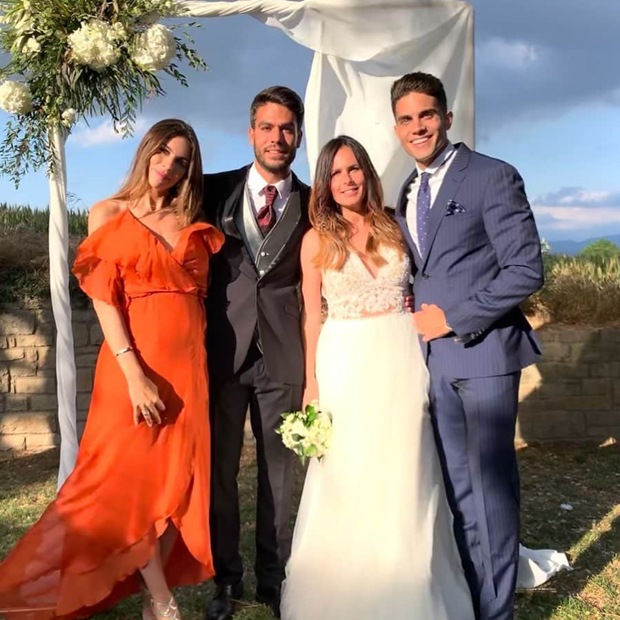 マルク・バルトラさんのインスタグラム写真 - (マルク・バルトラInstagram)「Viva los novios!!! Felictats @raquelmid_ & @ericbartra !! 🤵🏻💍👰🏻 #wedding #love #family」6月16日 4時53分 - marcbartra