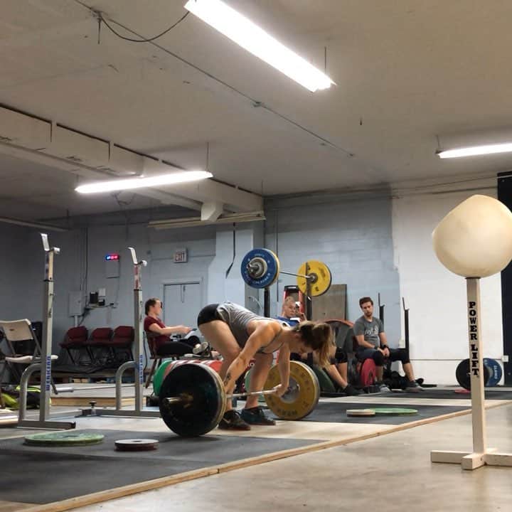 マッティ・ロジャーズのインスタグラム：「Last of 8 doubles with 90 sec rest between sets from yesterday’s second session. Feeling a bit wonky, but I can’t tell if it’s from wisdom teeth getting yanked a couple days ago or just readjusting back to my normal percentages. Either way, that only means next week will be even better as I’m pretty much 100% back to regular training」