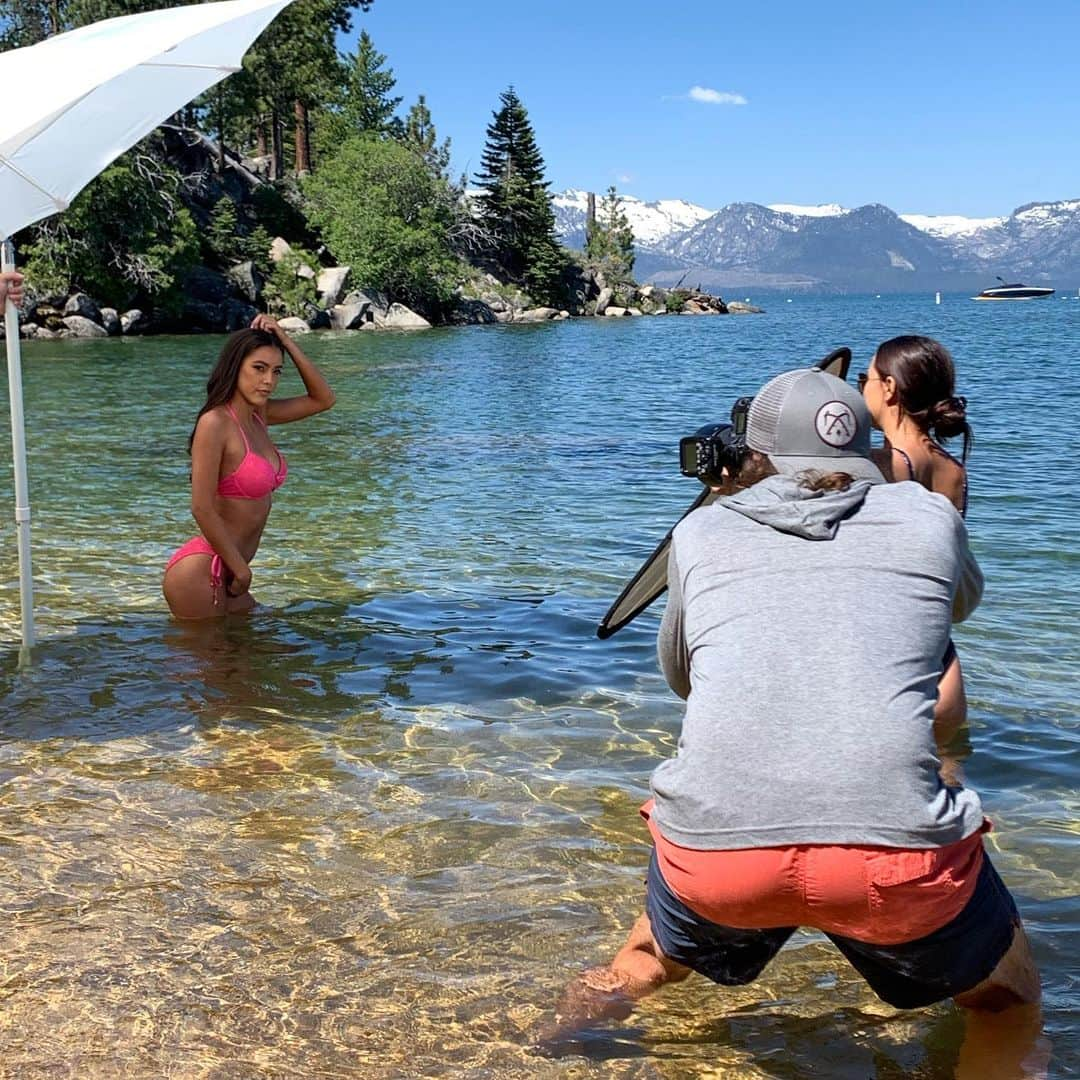 Hootersさんのインスタグラム写真 - (HootersInstagram)「Sunny Saturday’s behind the scenes with the #HootersCalendar crew! Swipe! 👉🏼👉🏼👉🏼 #hooterspageant」6月16日 5時13分 - hooters