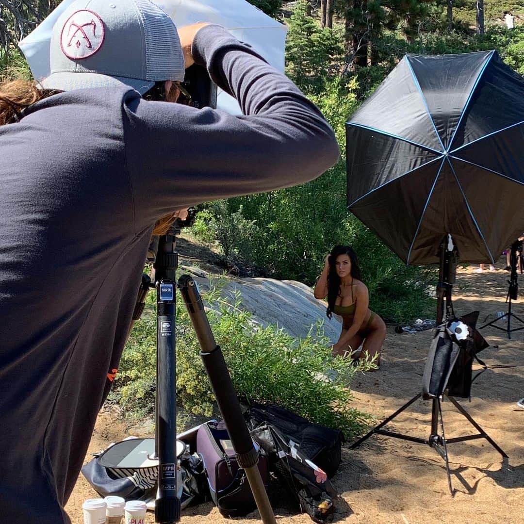 Hootersさんのインスタグラム写真 - (HootersInstagram)「Sunny Saturday’s behind the scenes with the #HootersCalendar crew! Swipe! 👉🏼👉🏼👉🏼 #hooterspageant」6月16日 5時13分 - hooters