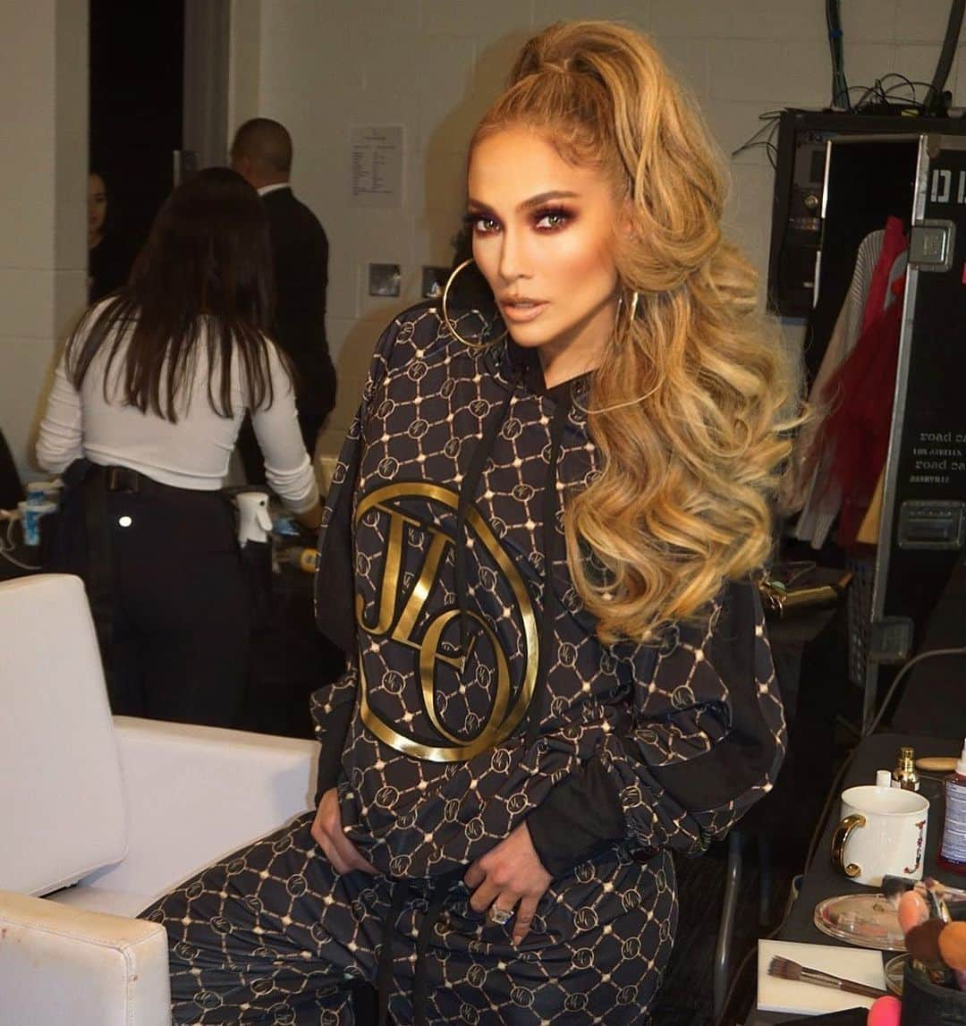 Hrush Achemyanさんのインスタグラム写真 - (Hrush AchemyanInstagram)「Jenny from the block @jlo #jloitsmyparty tour Makeup by #styledbyhrush you dig the lewk? @chrisappleton1 hair #jlo #jenniferlopez」6月16日 5時29分 - styledbyhrush