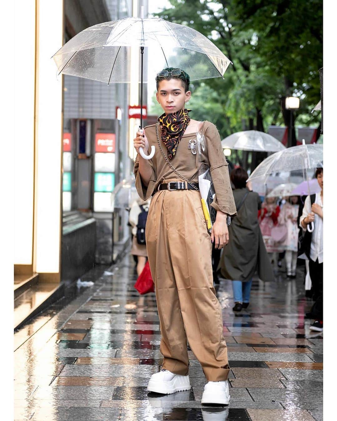 Harajuku Japanさんのインスタグラム写真 - (Harajuku JapanInstagram)「17-year-old Japanese high school student Eiji (@___osu12) on the street in Harajuku today in the rain wearing a Zara shirt with vintage high waist pants, a flame handkerchief, a jeweled scorpion brooch, clear tote bag, Spinns items, and white Demonia platforms.」6月16日 5時24分 - tokyofashion