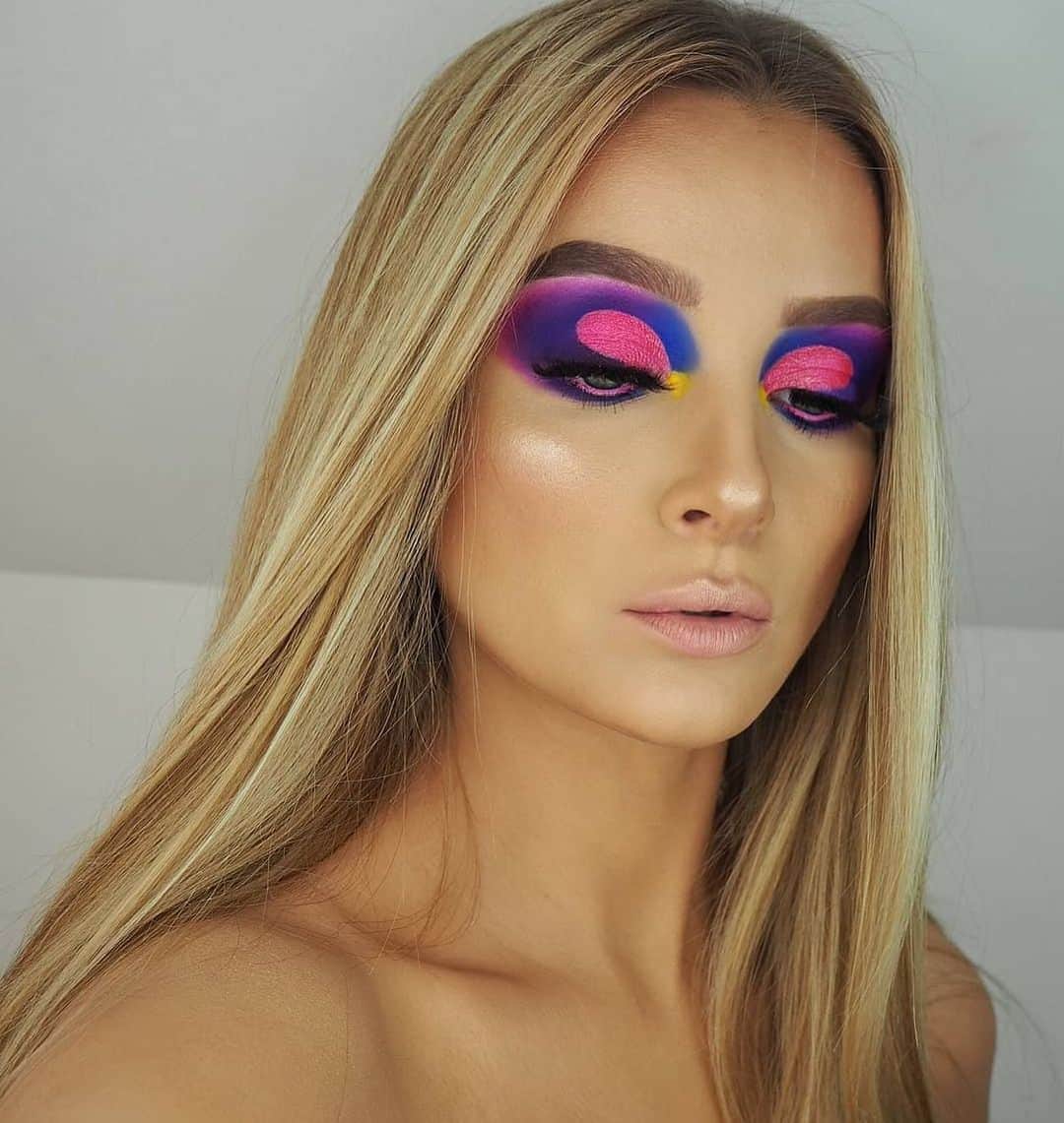 Anastasia Beverly Hillsさんのインスタグラム写真 - (Anastasia Beverly HillsInstagram)「10 artist posts all using the #ABHxAlyssaEdwards Palette 😍🙌🏻 There are so many great looks it’s hard to post just one 💞  1  @ddblueberry  2.  @jasmijniris  3.  @alanaauston  4.  @ownurlook  5. @angelinalovelace  6.  @_joanh  7. @the_alidiary  8. @zadojn  9. @brimonetxo  10. @beckymakeups」6月16日 5時38分 - anastasiabeverlyhills