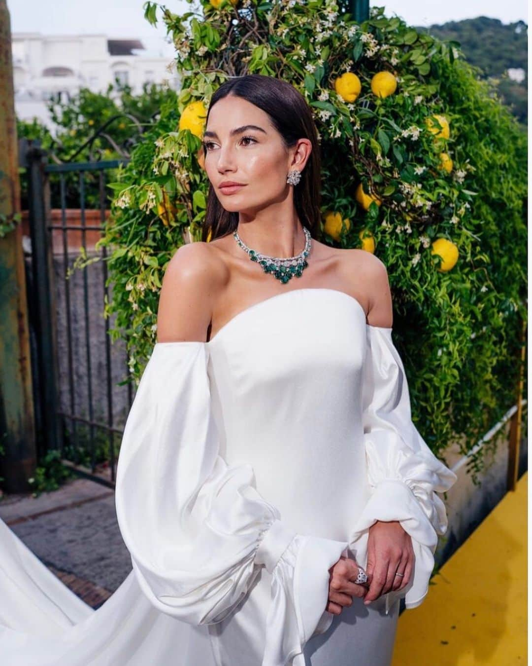 リリー・オルドリッジさんのインスタグラム写真 - (リリー・オルドリッジInstagram)「Thank you so much @bulgariofficial @jc.babin for having me in Beautiful Capri to celebrate the new Cinemagia High Jewelry Collection 💎 It’s truly spectacular ❤️🇮🇹🍋 And of course @lucia_silvestri thank you for creating such STUNNING pieces that I get to wear 🥰💋」6月16日 6時00分 - lilyaldridge