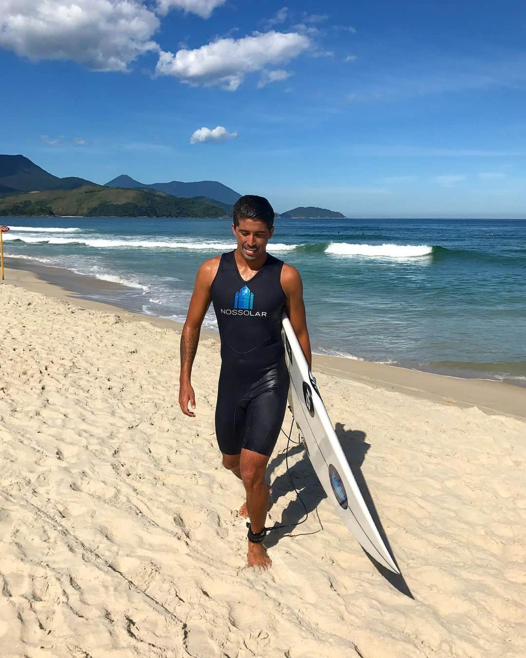 ミグエル・プッポさんのインスタグラム写真 - (ミグエル・プッポInstagram)「Comemorando da melhor maneira, Feliz dia internacional do Surf!🏄🏾‍♂️🙏💙 #internationalsurfingday」6月16日 6時34分 - miguelpuposurf