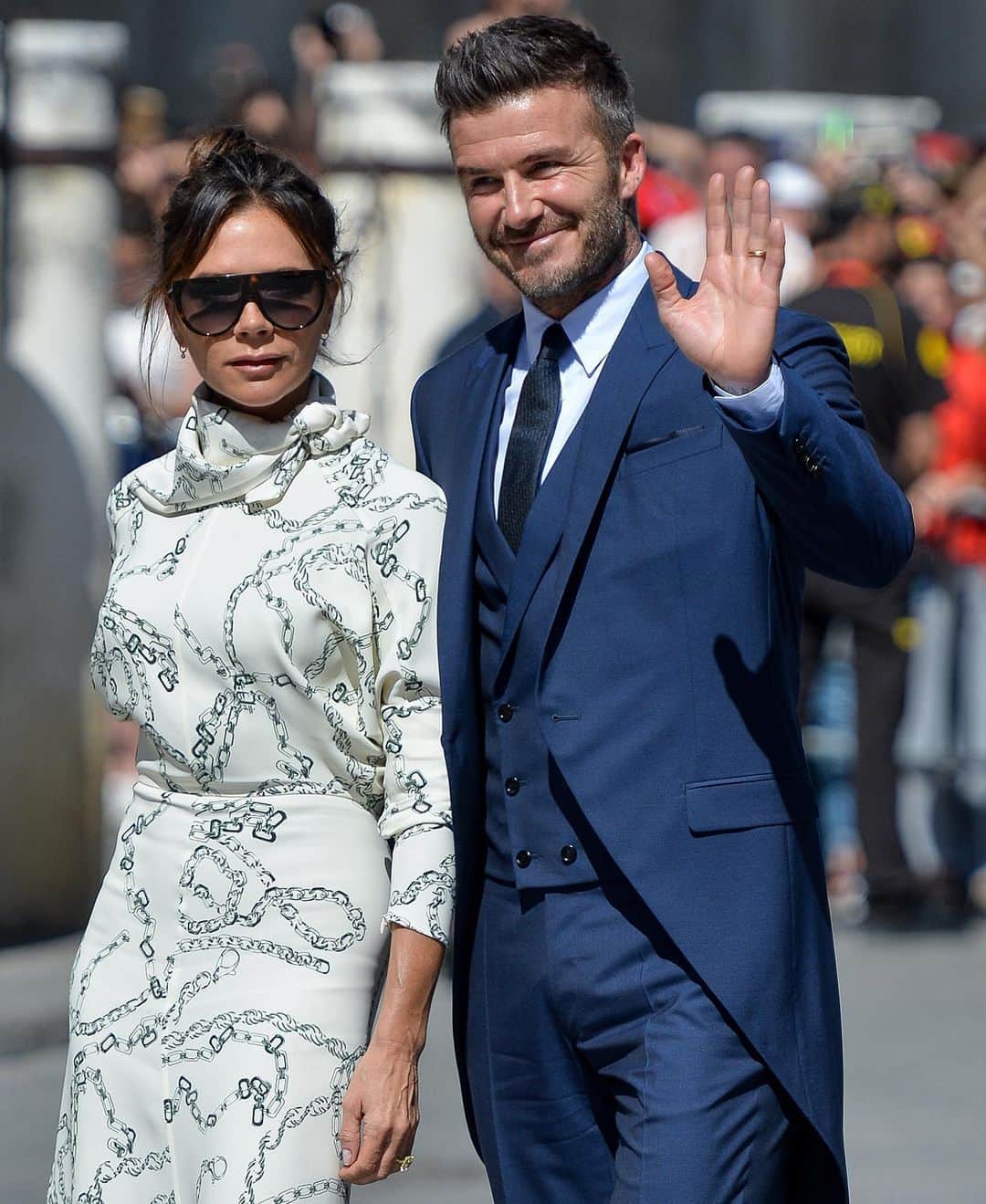 Just Jaredさんのインスタグラム写真 - (Just JaredInstagram)「@victoriabeckham in her own line and @davidbeckham couple up for the wedding of his former teammate @sergioramos and @pilarrubio_oficial! #VictoriaBeckham #DavidBeckham Photos: Getty」6月16日 6時42分 - justjared