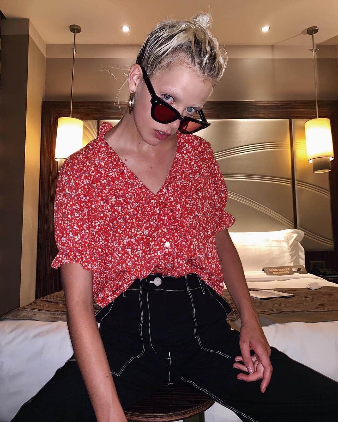 マリヤン・ジョンクマンのインスタグラム：「Eyes need sleep 🧸」