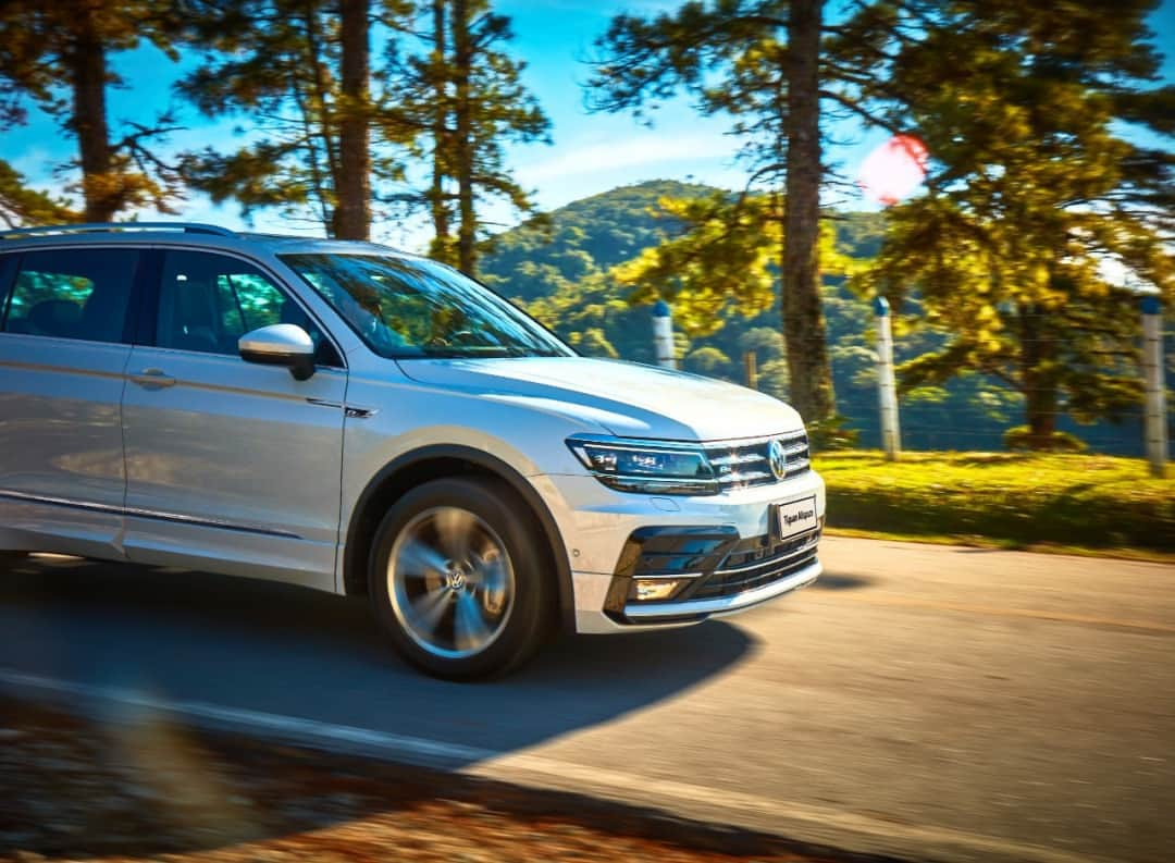 Volkswagen do Brasilさんのインスタグラム写真 - (Volkswagen do BrasilInstagram)「Não é fácil registrar um carrão desse em uma foto só. #tiguan #vwbrasil」6月16日 7時00分 - vwbrasil