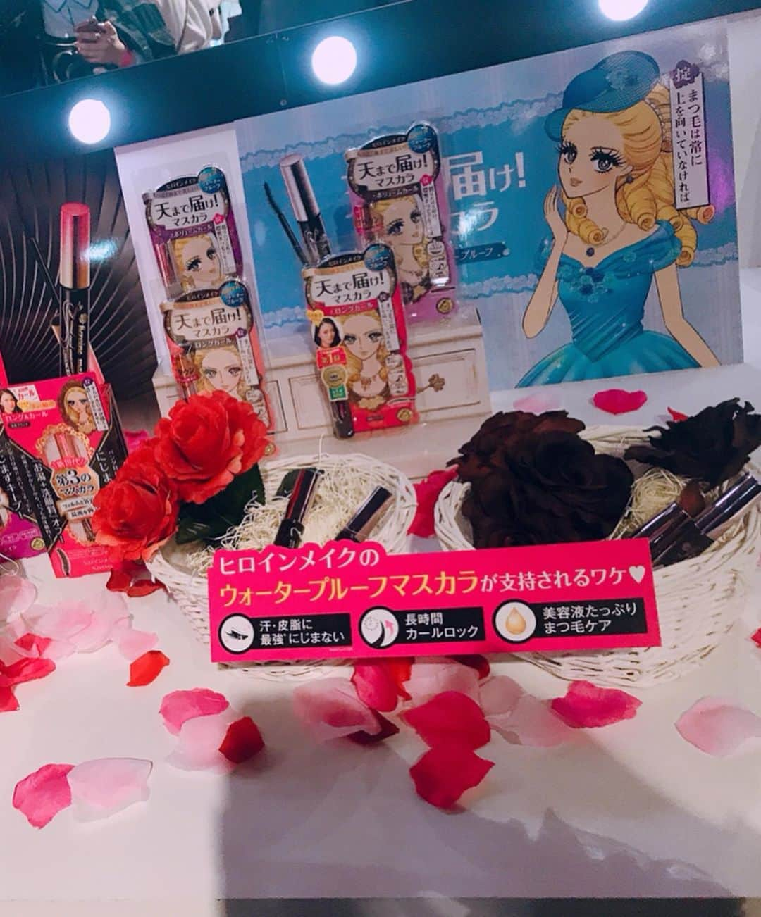 三浦泉さんのインスタグラム写真 - (三浦泉Instagram)「* US発 大型ビューティーイベント ✨BEAUTYCON ✨に参加させていただきました❣️💄 @beautycon * 女子力が高い人がたくさん参加されていて会場は活気に満ち溢れて大盛況✨🎉 *  久しぶりにフィリコヴィーナス で一緒だった美女のお姉さんにも会えて 参加して良かったなぁ、、と思える素敵なイベントでした💕👠 *  バラのディスプレイが🌹目を引く #spatreatment などなど😍💝本当に素敵でした〜💗 * * #beautycontokyo #イベント #美容 #美活 #pr」6月16日 7時02分 - princessizu1201