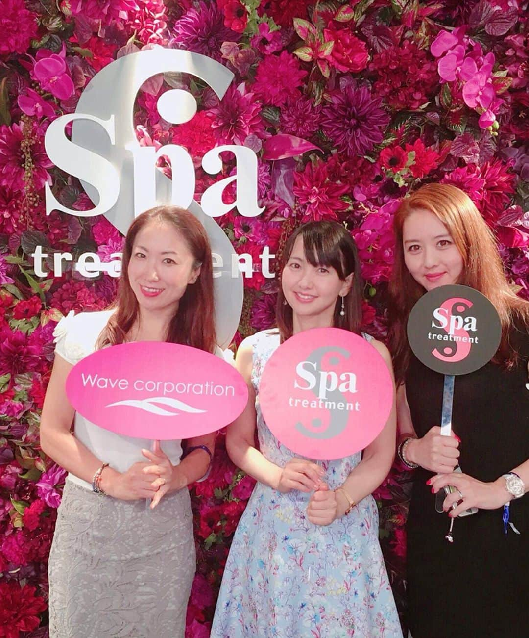 三浦泉さんのインスタグラム写真 - (三浦泉Instagram)「* US発 大型ビューティーイベント ✨BEAUTYCON ✨に参加させていただきました❣️💄 @beautycon * 女子力が高い人がたくさん参加されていて会場は活気に満ち溢れて大盛況✨🎉 *  久しぶりにフィリコヴィーナス で一緒だった美女のお姉さんにも会えて 参加して良かったなぁ、、と思える素敵なイベントでした💕👠 *  バラのディスプレイが🌹目を引く #spatreatment などなど😍💝本当に素敵でした〜💗 * * #beautycontokyo #イベント #美容 #美活 #pr」6月16日 7時02分 - princessizu1201