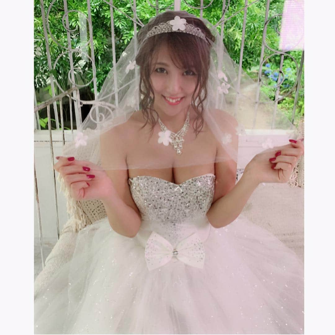 神谷麻美さんのインスタグラム写真 - (神谷麻美Instagram)「#👸 💖💖💖 #wedding したいな(⑉• •⑉)…💐💖💖💖 #おはようございます ☀️🌈🕊💓💓 #今日も一日よろしくお願いします 💖💖」6月16日 7時11分 - asamice428