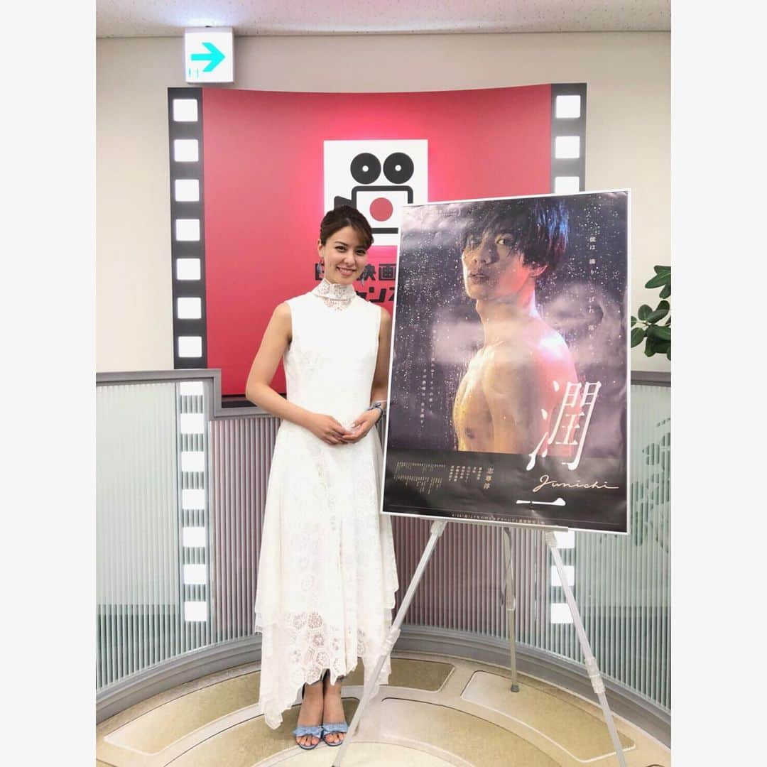 藤井美菜さんのインスタグラム写真 - (藤井美菜Instagram)「. 『潤一』の舞台挨拶は白と青をテーマにしたファッションでした👗 “준이치” 무대인사는 하얀색과 파랑색이 드레스코드였습니다👗 #ドラマ#潤一#일본드라마#일드#japanesedrama#白ワンピ#원피스#whitedress#matohu #志尊淳 さん #藤井美菜 #夏帆 さん #原田美枝子 さん #江口のりこ さん #蒔田彩珠 さん #伊藤万理華 さん #北原監督 #広瀬監督」6月16日 16時48分 - fujii_mina_0715