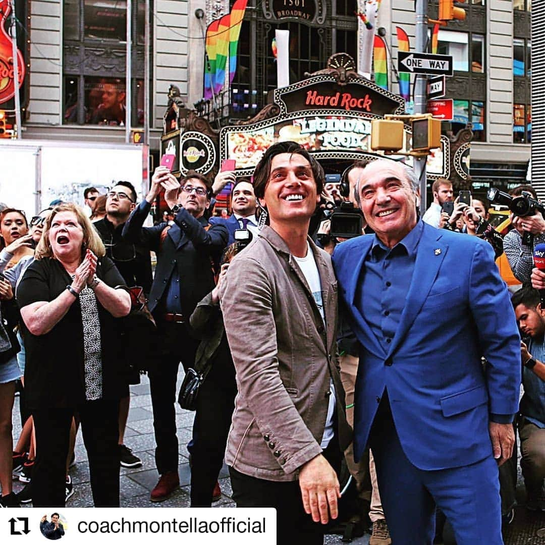 ACFフィオレンティーナさんのインスタグラム写真 - (ACFフィオレンティーナInstagram)「#Repost @coachmontellaofficial Pagina ufficiale di mr. Montella • • • • • 🇮🇹•È stata una notte fantastica. Come nei film. Una notte viola. Grazie per la fiducia pres. Grazie da tutto il mondo @acffiorentina. È un nuovo inizio. #ForzaFiorentina 💜👌🏻 . 🇬🇧•Like in a movie. An amazing night, a Viola one. Thank You, Mr President, for putting your trust in me. Thanks from all Viola world. It’s a fresh start. #ForzaFiorentina 💜👌🏻」6月16日 16時49分 - acffiorentina