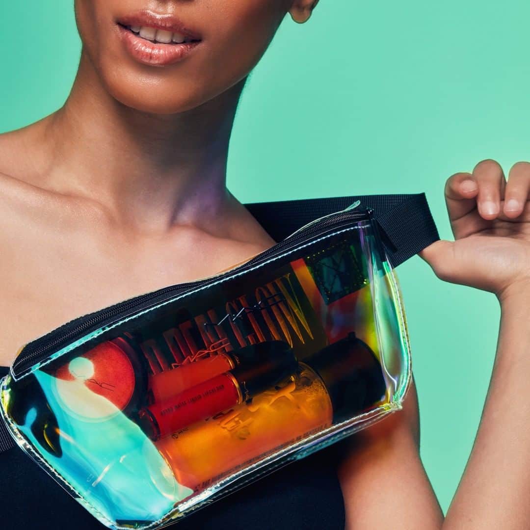 M•A•C Cosmetics Franceさんのインスタグラム写真 - (M•A•C Cosmetics FranceInstagram)「M·A·C - OFFRE TROUSSE BANANE 🤩  Psst ! On vous partage une super offre : Jusqu'au 25 juin, on vous offre cette ce sac banane dès 35€ en boutiques sur présentation de ce post et en ligne avec le code BANANA 🎉 Qui va foncer en boutiques ou en ligne pour l'avoir ?  Crédit photo : @brunogasperini  Model : @steffykess.a  #maccosmetics #maccosmeticsfrance #macfestival #macaddict」6月16日 17時00分 - maccosmeticsfrance