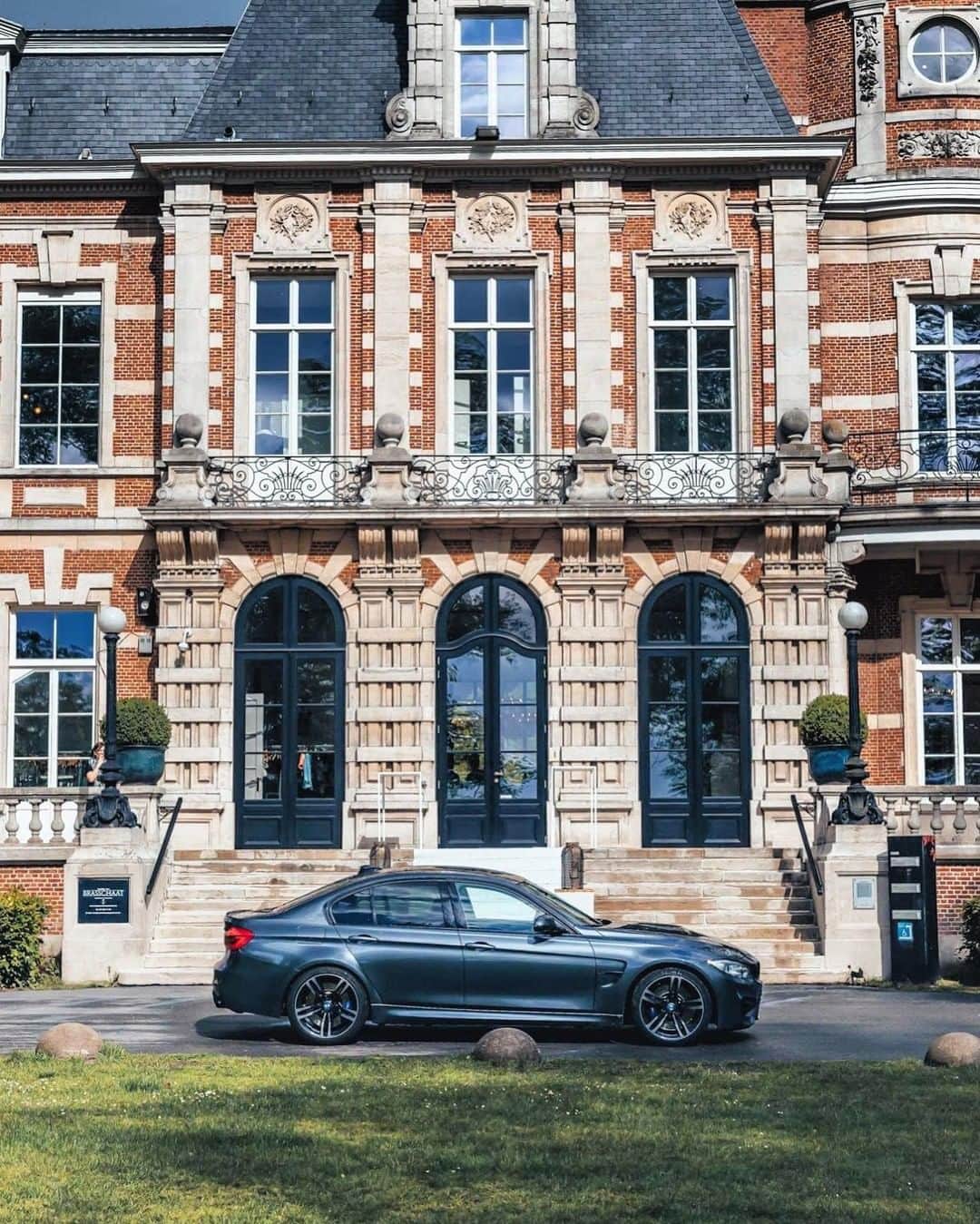 BMWのインスタグラム：「Creates a great atmosphere. The BMW M3 Sedan. #BMWrepost @glenn.vde #BMW #M3 #BMWM #Mpower #performance #icon #sportscar #photooftheday #carsofinstagram  __ BMW M3 Sedan: Fuel consumption in l/100 km (combined): 8.8 (8.3). CO2 emissions in g/km (combined): 204 (194). The figures in brackets refer to the vehicle with seven-speed M double-clutch transmission with Drivelogic. The values of fuel consumptions, CO2 emissions and energy consumptions shown were determined according to the European Regulation (EC) 715/2007 in the version applicable at the time of type approval. The figures refer to a vehicle with basic configuration in Germany and the range shown considers optional equipment and the different size of wheels and tires available on the selected model. The values of the vehicles are already based on the new WLTP regulation and are translated back into NEDC-equivalent values in order to ensure the comparison between the vehicles. [With respect to these vehicles, for vehicle related taxes or other duties based (at least inter alia) on CO2-emissions the CO2 values may differ to the values stated here.] The CO2 efficiency specifications are determined according to Directive 1999/94/EC and the European Regulation in its current version applicable. The values shown are based on the fuel consumption, CO2 values and energy consumptions according to the NEDC cycle for the classification. For further information about the official fuel consumption and the specific CO2 emission of new passenger cars can be taken out of the „handbook of fuel consumption, the CO2 emission and power consumption of new passenger cars“, which is available at all selling points and at https://www.dat.de/angebote/verlagsprodukte/leitfaden-kraftstoffverbrauch.html.」