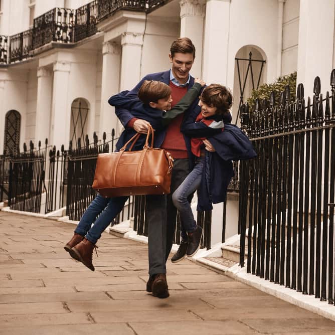 ハケットのインスタグラム：「Hackett London wishes the happiest day to every father. May you enjoy this very special day in the best company. #Hackett #FathersDay」