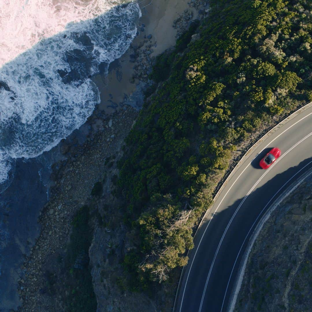 フェラーリさんのインスタグラム写真 - (フェラーリInstagram)「Whether it is feeling the sea spray on your face or relishing the breathtaking mountain views, the #FerrariPortofino is sure to thrill your soul on any road. Experience a drive like nothing else.」6月16日 17時00分 - ferrari