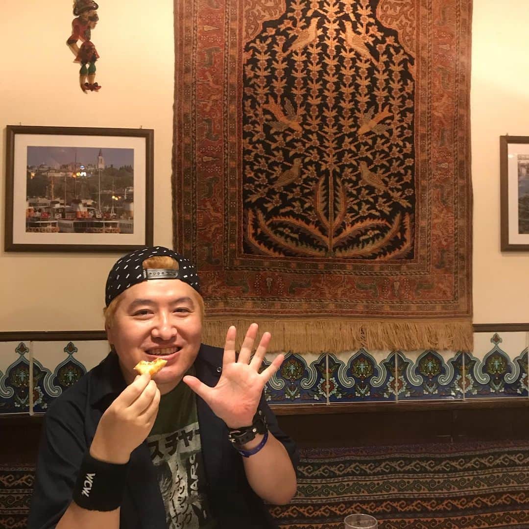 東野幸治さんのインスタグラム写真 - (東野幸治Instagram)「吉田豪さんとランチしました。 誰もいないトルコ料理屋に連れて行かれました。 喋りやすい店でした。」6月16日 16時52分 - higashinodesu