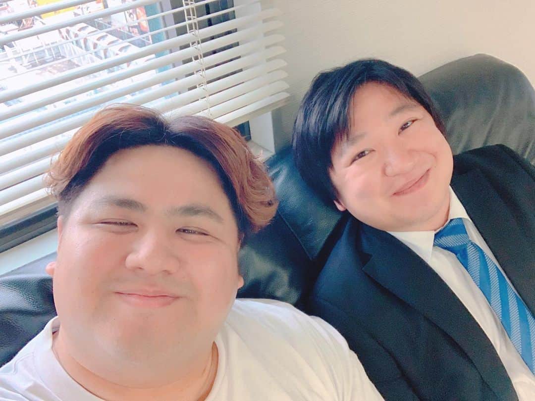 池田真一のインスタグラム：「極新喜劇2ステありがとうございました！ 明日は新ネタライブ!!ハイキック寄席!!です！ 明後日はダブルアートのLet’s enjoy Liveです！ どちらも手売りございます！ お近くの芸人までご連絡下さい！  日本全国の真べぇファンケツファンの皆さんへ とびっきりの笑顔でどうぞ！」