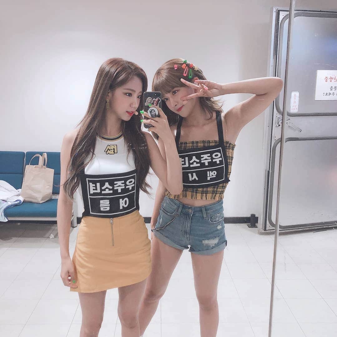 宇宙少女さんのインスタグラム写真 - (宇宙少女Instagram)「오늘 엑형님이랑 사녹준비할때!! 오늘도 고마워 우정👋 인기가요에서 만나용🌻 #우주스타그램 #우주소녀 #여름」6月16日 17時06分 - wjsn_cosmic