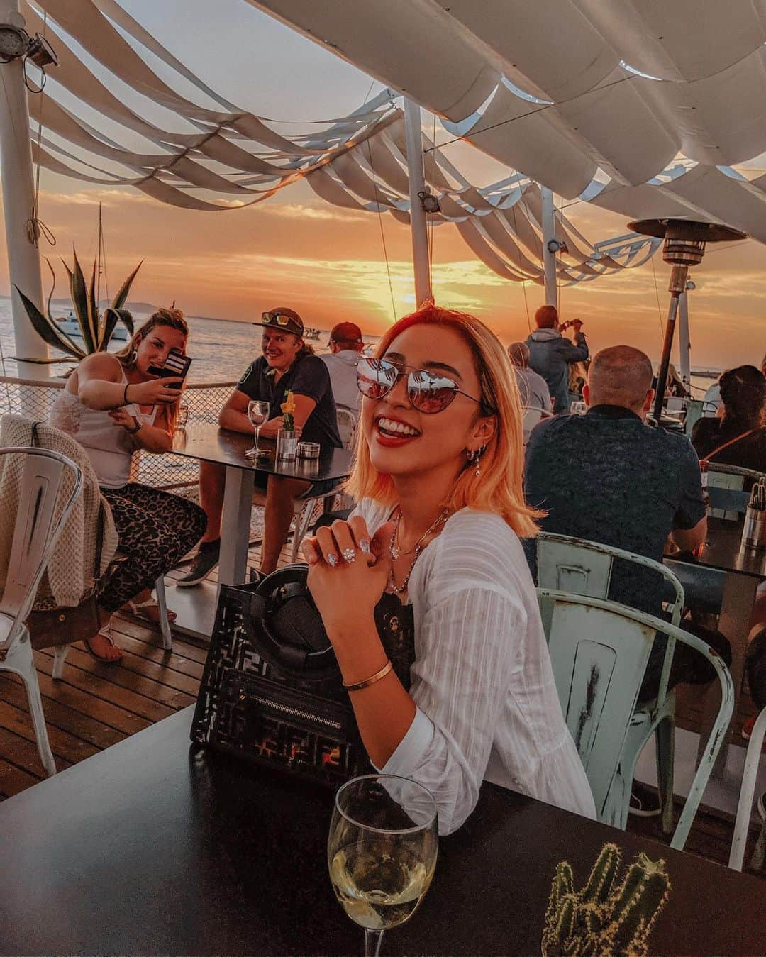 植野有砂さんのインスタグラム写真 - (植野有砂Instagram)「San Antonio sunset is always magical 🌅🥺❤️世界中いろんなサンセットを見たけどやっぱサンアントニオが1番好き。日が綺麗に水平線に沈んでみんなが拍手する、あーヨーロッパー！って感じ。笑 #ibiza #イビサ #🇪🇸 #pixelで撮影」6月16日 17時21分 - alisaueno