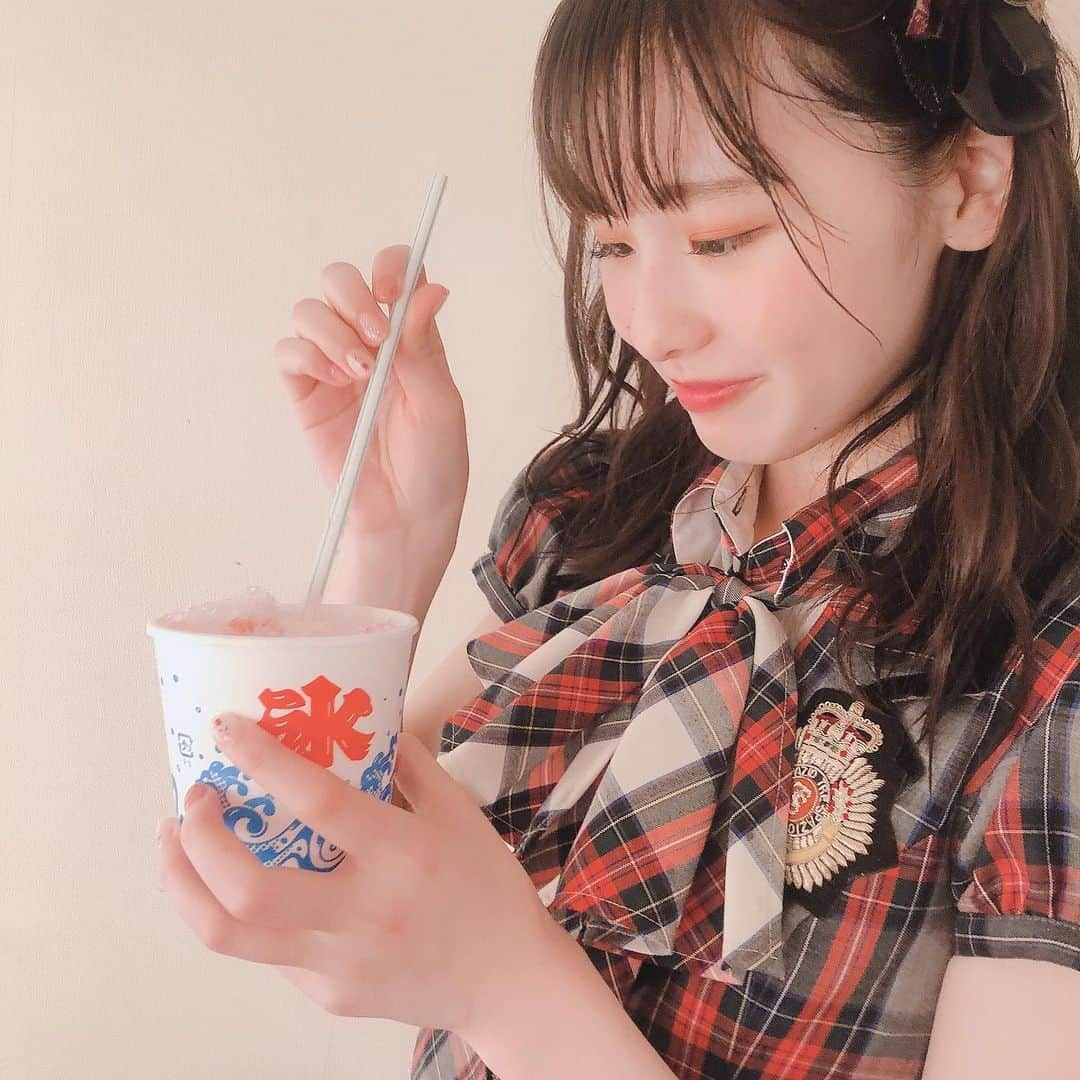 浅井七海さんのインスタグラム写真 - (浅井七海Instagram)「*.﻿ ﻿ 今日みたいな日は﻿ かき氷日和だよね~~~🍧﻿ ﻿ いちご練乳味が最強です卍！！﻿ ﻿ ﻿ 卍 と使ってみたかった、、、、﻿ ﻿ ﻿ ・﻿ ﻿ #かき氷 #イチゴ味 #卍」6月16日 17時36分 - naamin48_