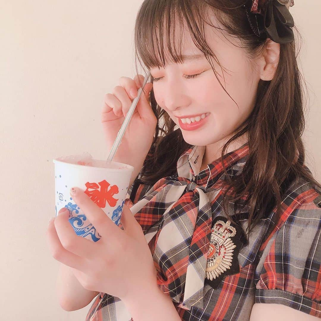 浅井七海さんのインスタグラム写真 - (浅井七海Instagram)「*.﻿ ﻿ 今日みたいな日は﻿ かき氷日和だよね~~~🍧﻿ ﻿ いちご練乳味が最強です卍！！﻿ ﻿ ﻿ 卍 と使ってみたかった、、、、﻿ ﻿ ﻿ ・﻿ ﻿ #かき氷 #イチゴ味 #卍」6月16日 17時36分 - naamin48_