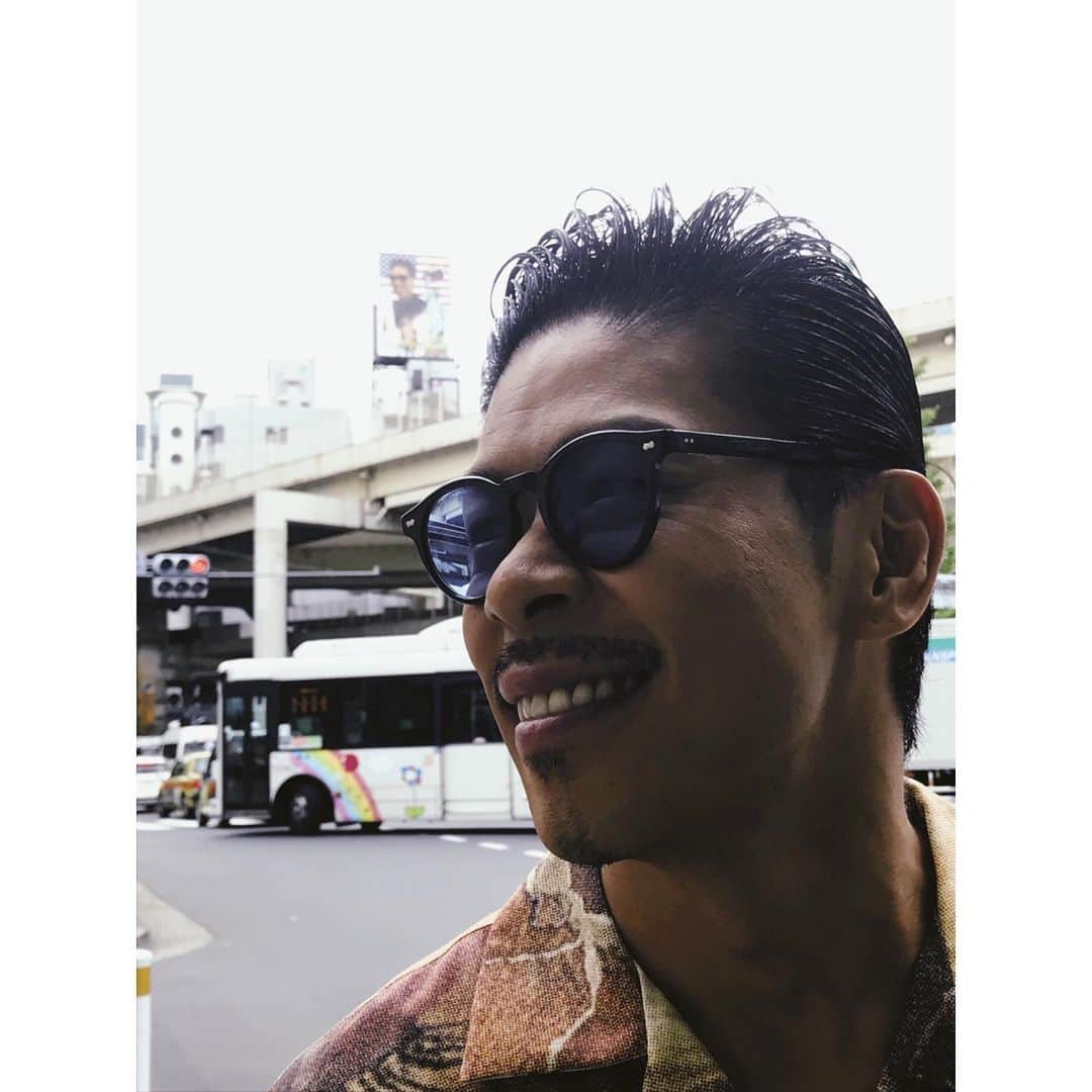 松本利夫さんのインスタグラム写真 - (松本利夫Instagram)「「MATSUぼっち」の看板 麻布十番の交差点から見えます😁👍 #MATSUぼっち」6月16日 17時53分 - exile_matsu