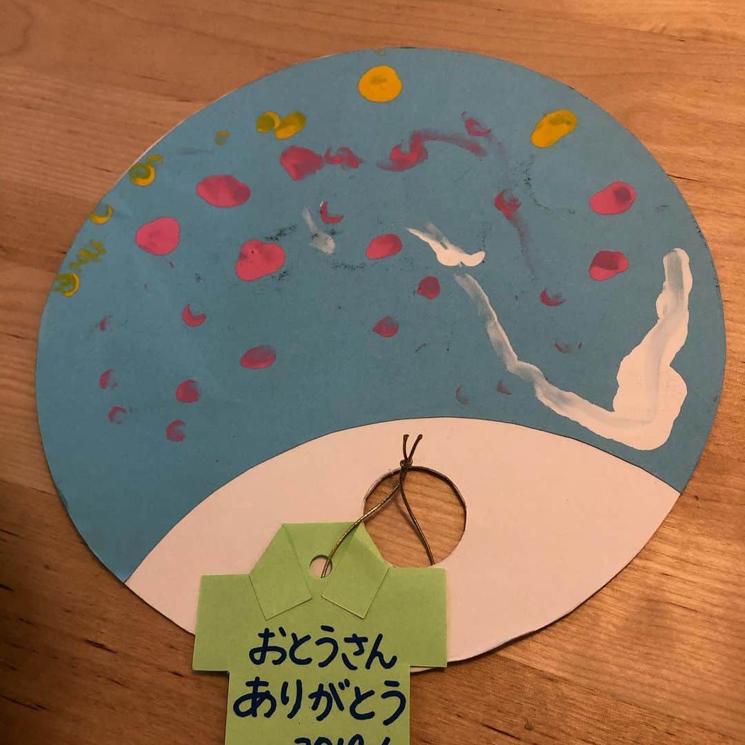 神尾佑さんのインスタグラム写真 - (神尾佑Instagram)「息子が幼稚園で作ってきた。似顔絵にジーンとくるねぇ。こういうものをもらうようになったんだねぇオレ。」6月16日 17時54分 - yu_kamio