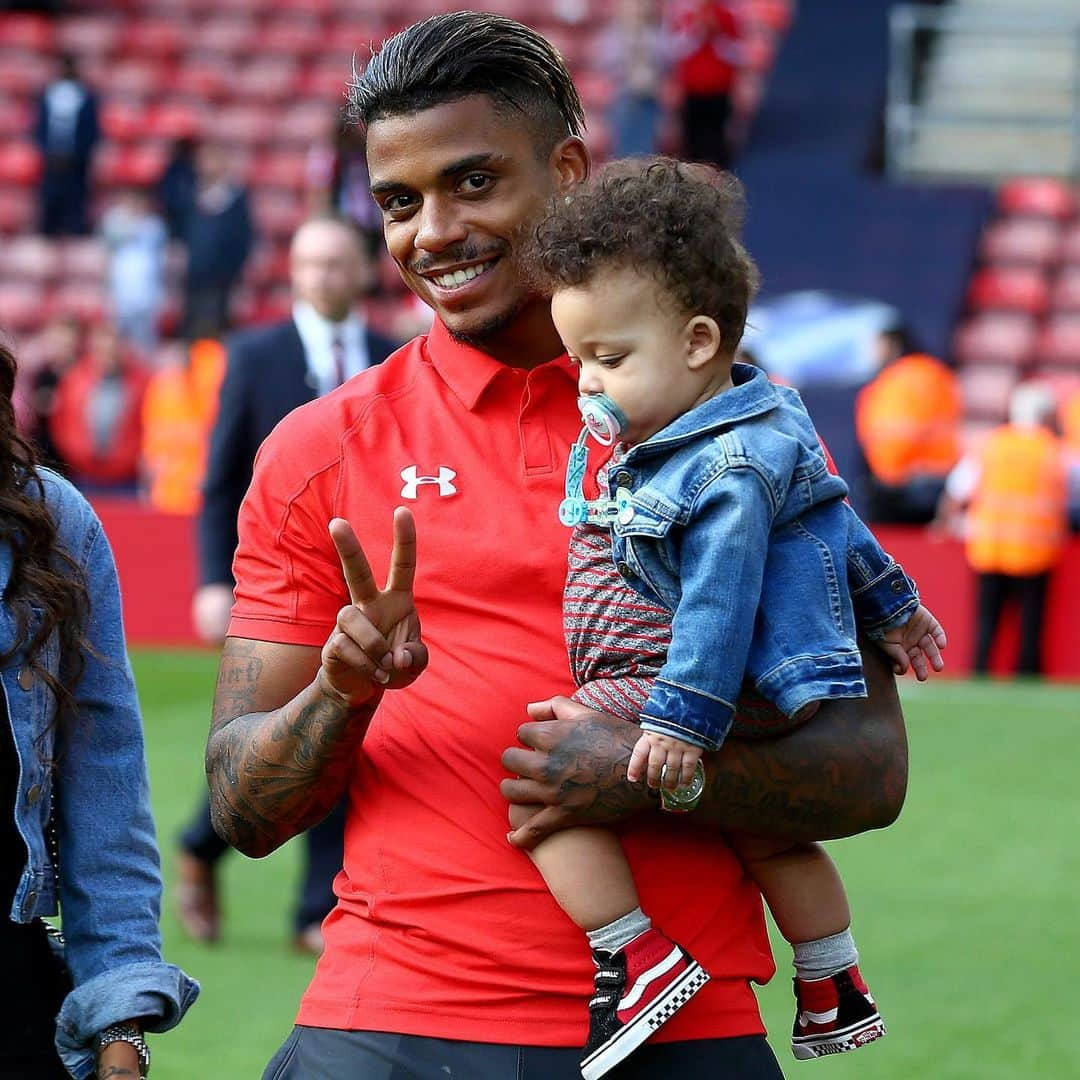 サウサンプトンFCさんのインスタグラム写真 - (サウサンプトンFCInstagram)「Happy Father’s Day from all of us at #SaintsFC! ❤️」6月16日 17時46分 - southamptonfc