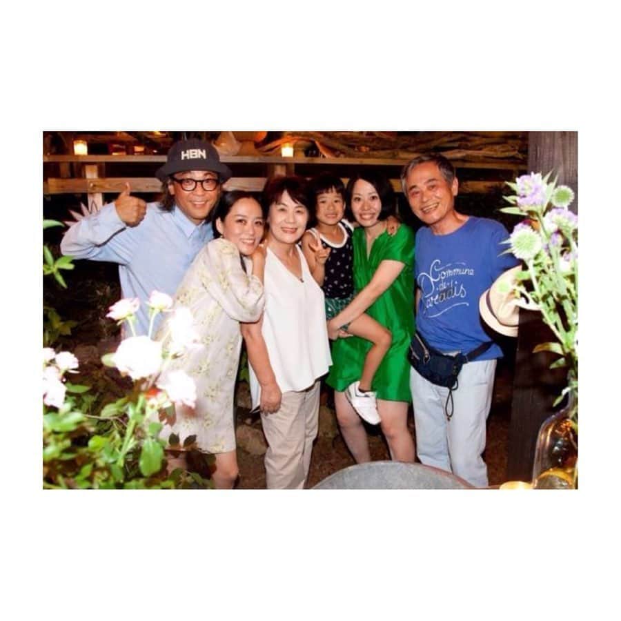 のインスタグラム：「Happy Father's Day . お父さん、いつもありがと😊✨ @mikehirao  いつまでも、健康で元気でいてねー！ #family」