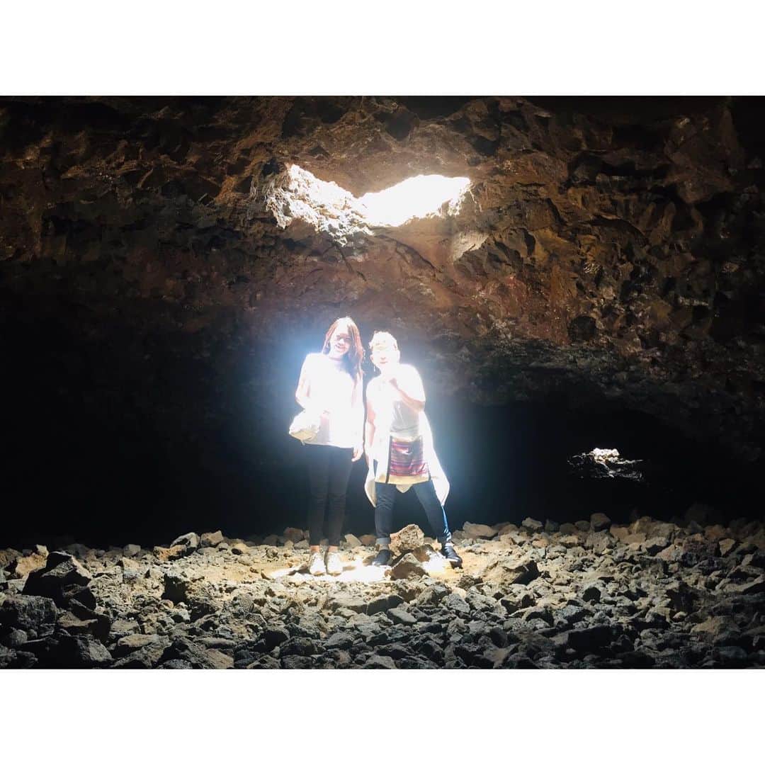 中津悠希さんのインスタグラム写真 - (中津悠希Instagram)「アメリカ・セドナ、フランス・ルルドの泉と並んで、世界3大パワースポットと言われるハワイ島・マウナラニ🙏✨ オーラの洞窟では、人によって写るオーラの色が全然違っていて凄かった！もちろん加工無し🤳✨ #hawaii #bigisland #family #trip #maunalani #powerspot #ハワイ #家族旅行 #パワースポット #オーラの洞窟」6月16日 18時06分 - yukinakatsu