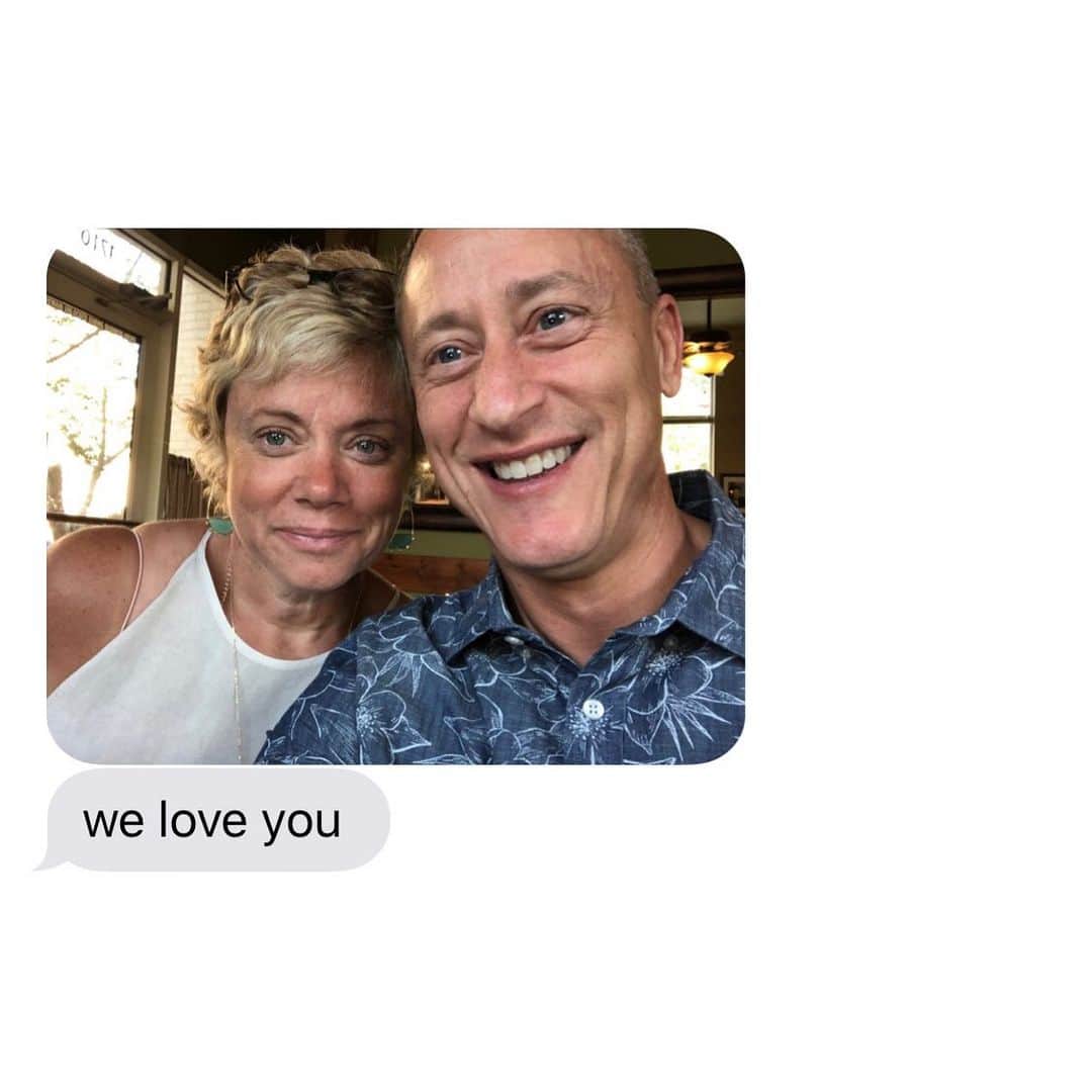 リリ・ラインハルトのインスタグラム：「I was blessed with the two greatest parents someone could ask for. And I wanted to share this sweet text my mom sent me.」